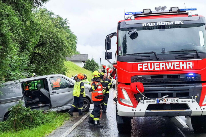 FF Bad Goisern: Verkehrsunfall forderte Verletzte