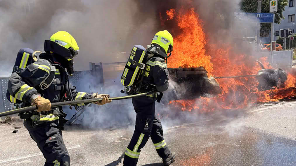 Wohnwagen fängt Feuer