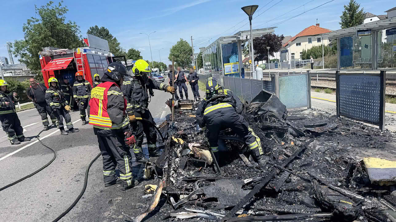Wohnwagen fängt Feuer