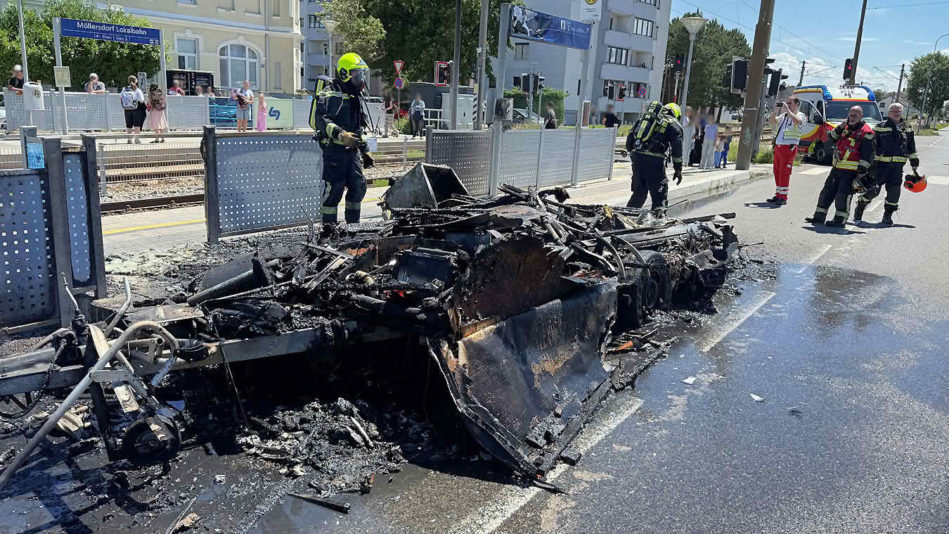 Wohnwagen fängt Feuer