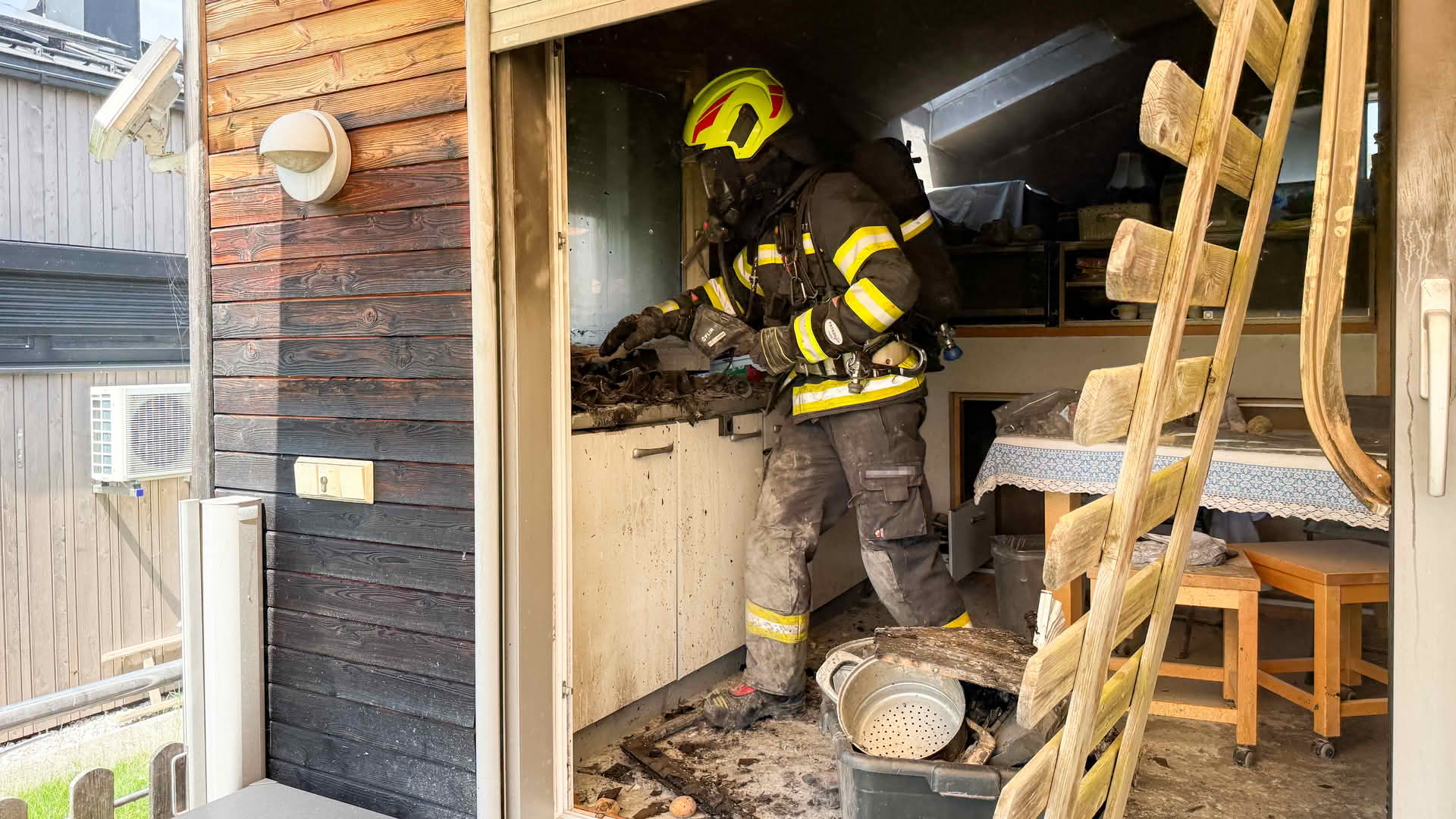 AFK Mondsee: Bewohner verhindern Vollbrand eines Badehauses