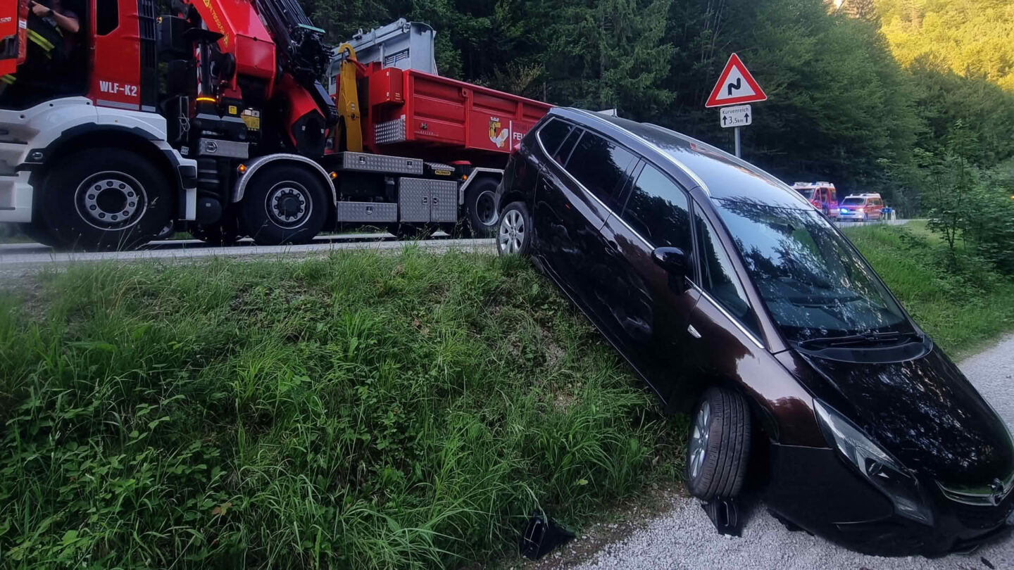 Kleinbrand und Verkehrsunfall