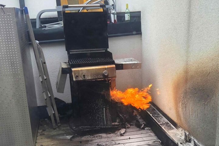 FF Krems: Griller und Gasflasche fingen Feuer