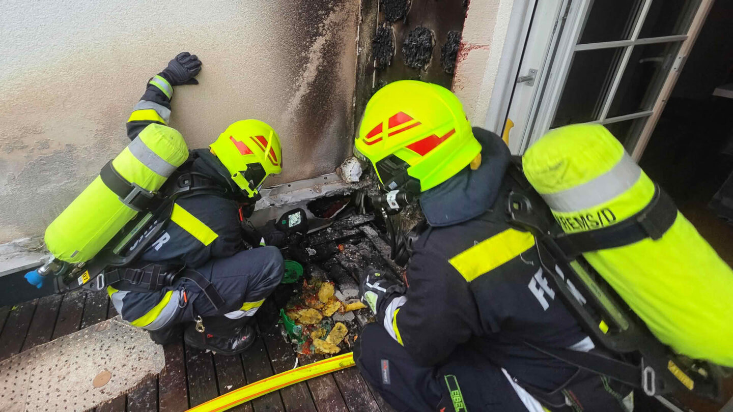 Griller und Gasflasche fingen Feuer