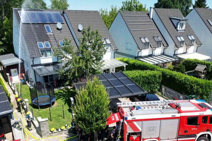 FF Biedermannsdorf: Rauchentwickung durch defekte Solaranlage