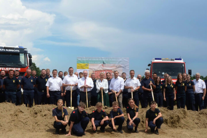 FF Albrechts: Spatenstich Feuerwehrhaus