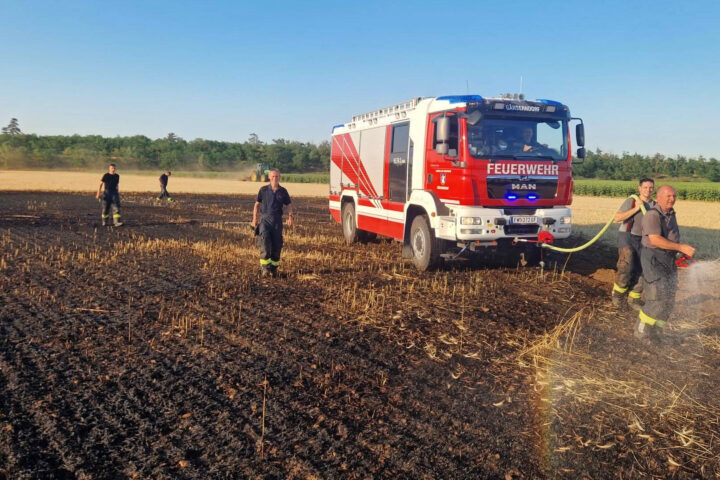 FF Gänserndorf: Fahrzeugbrand Arbeitsmaschine