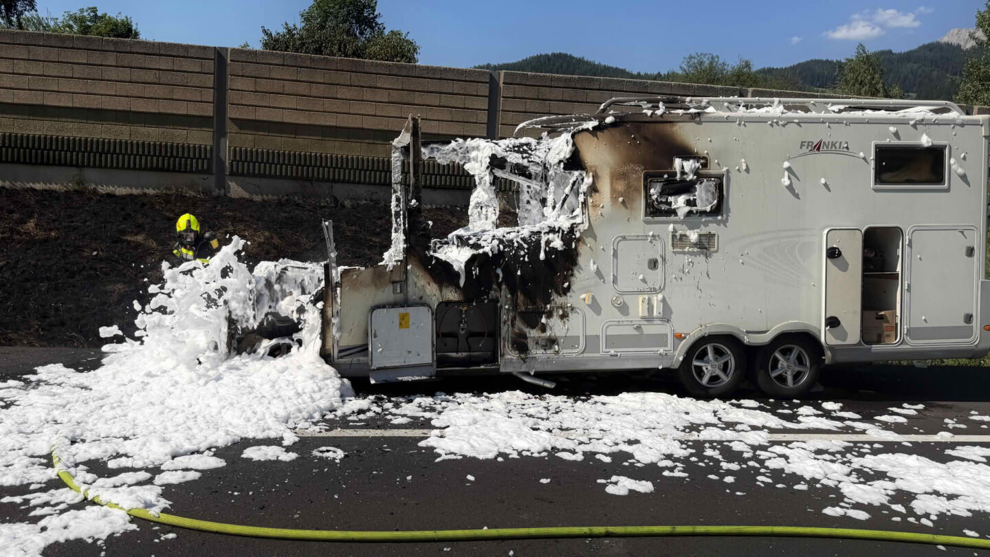 Vollbrand Wohnmobil A9 bei Mautern