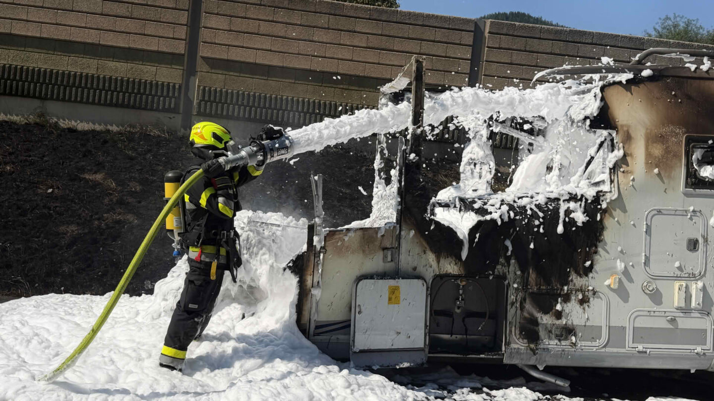 Vollbrand Wohnmobil A9 bei Mautern
