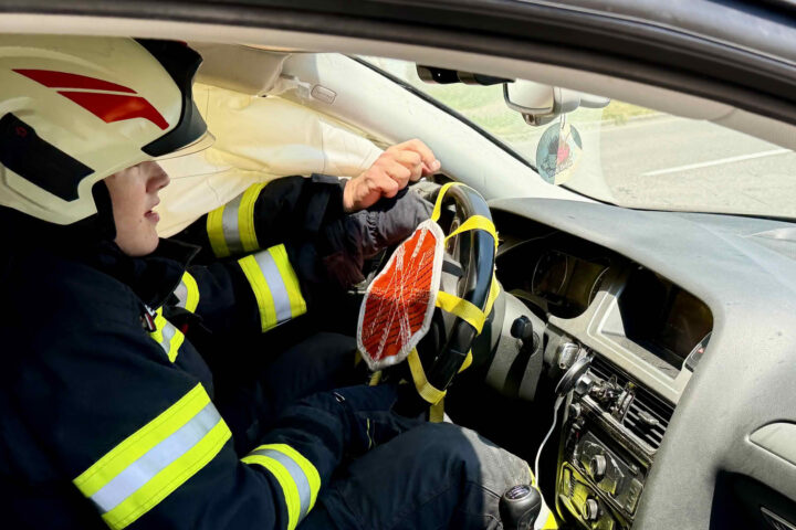 AFK Mondsee: Tiefgraben – Verkehrsunfall mit zwei PKW auf der B154