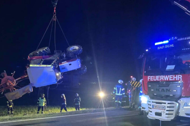 FF Bad Ischl: Gemeldete Traktorbergung entpuppte sich als schwerer Verkehrsunfall