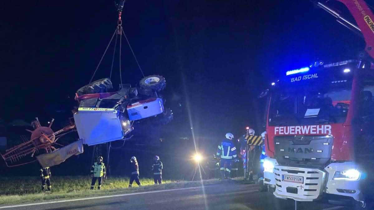 FF Bad Ischl: Gemeldete Traktorbergung entpuppte sich als schwerer Verkehrsunfall