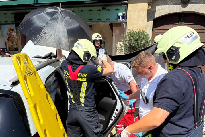 FF Klosterneuburg: Menschenrettung nach Verkehrsunfall