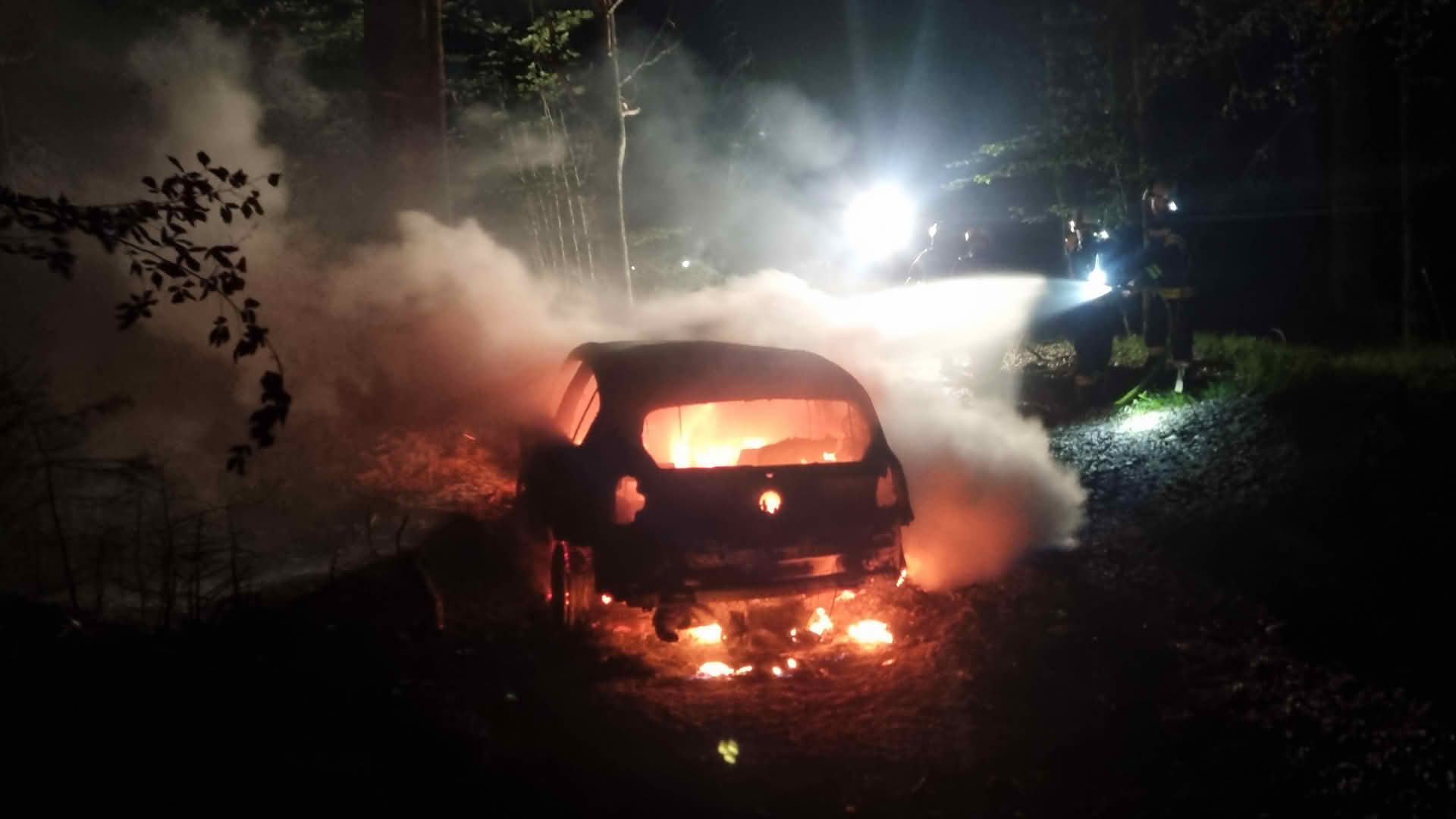 FF Bad Ischl: Weißenbachtal, PKW in Vollbrand