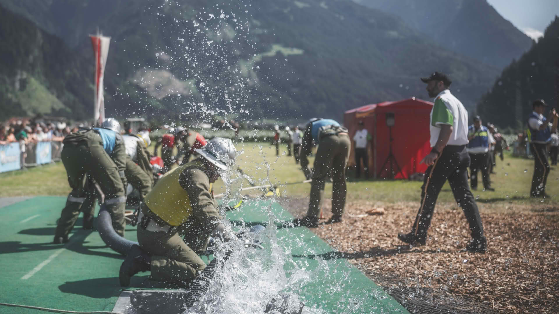 BFV Schwaz: Bezirks-Nassleistungsbewerb wurde zum Feuerwehrfest in Mayrhofen