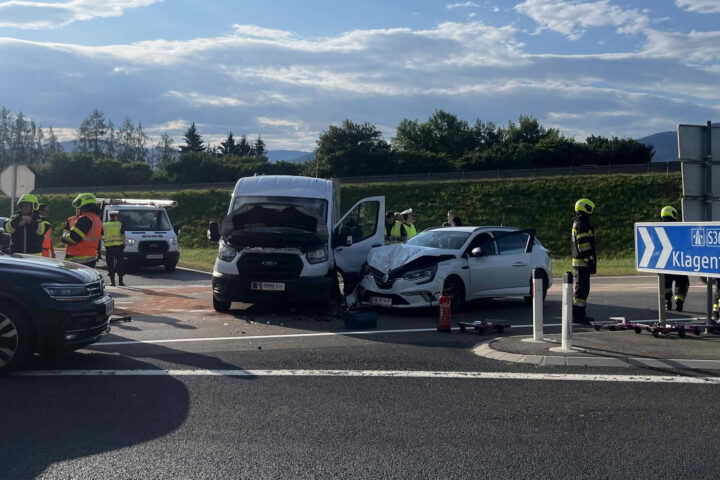 FF Kobenz: Verkehrsunfall auf der L518 bei der Autobahnabfahrt Knittelfeld Ost