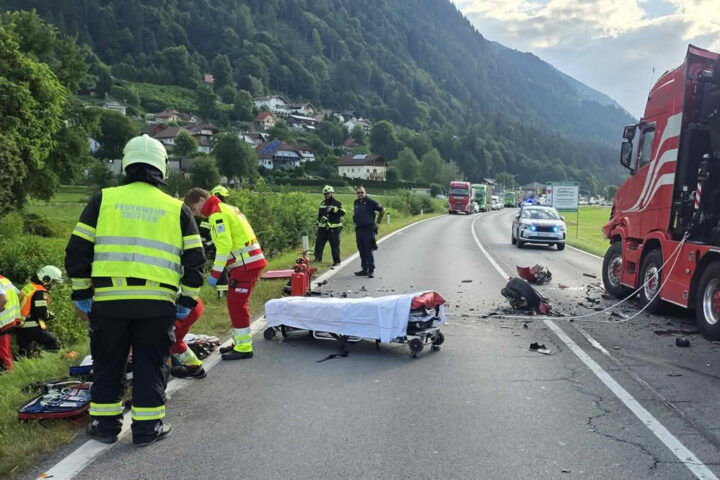 HFW Villach: Schwerer Verkehrsunfall auf der B94