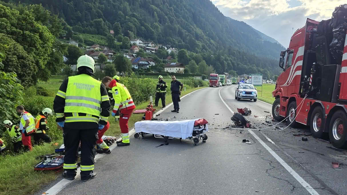 HFW Villach: Schwerer Verkehrsunfall auf der B94