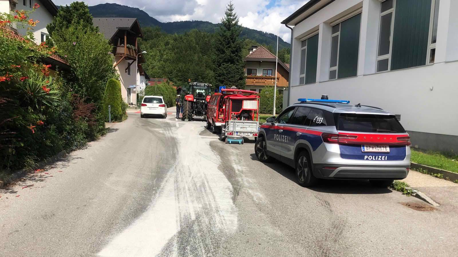 FW Reiterndorf: Ergiebige Ölspur in der Rosenkranzgasse