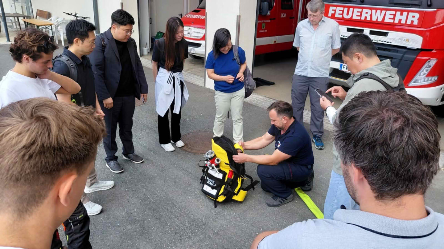Feuerwehrdelegation aus Südkorea