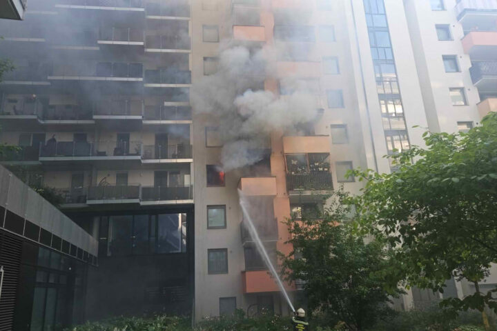 BF Wien: Zimmerbrand in Hochhaus