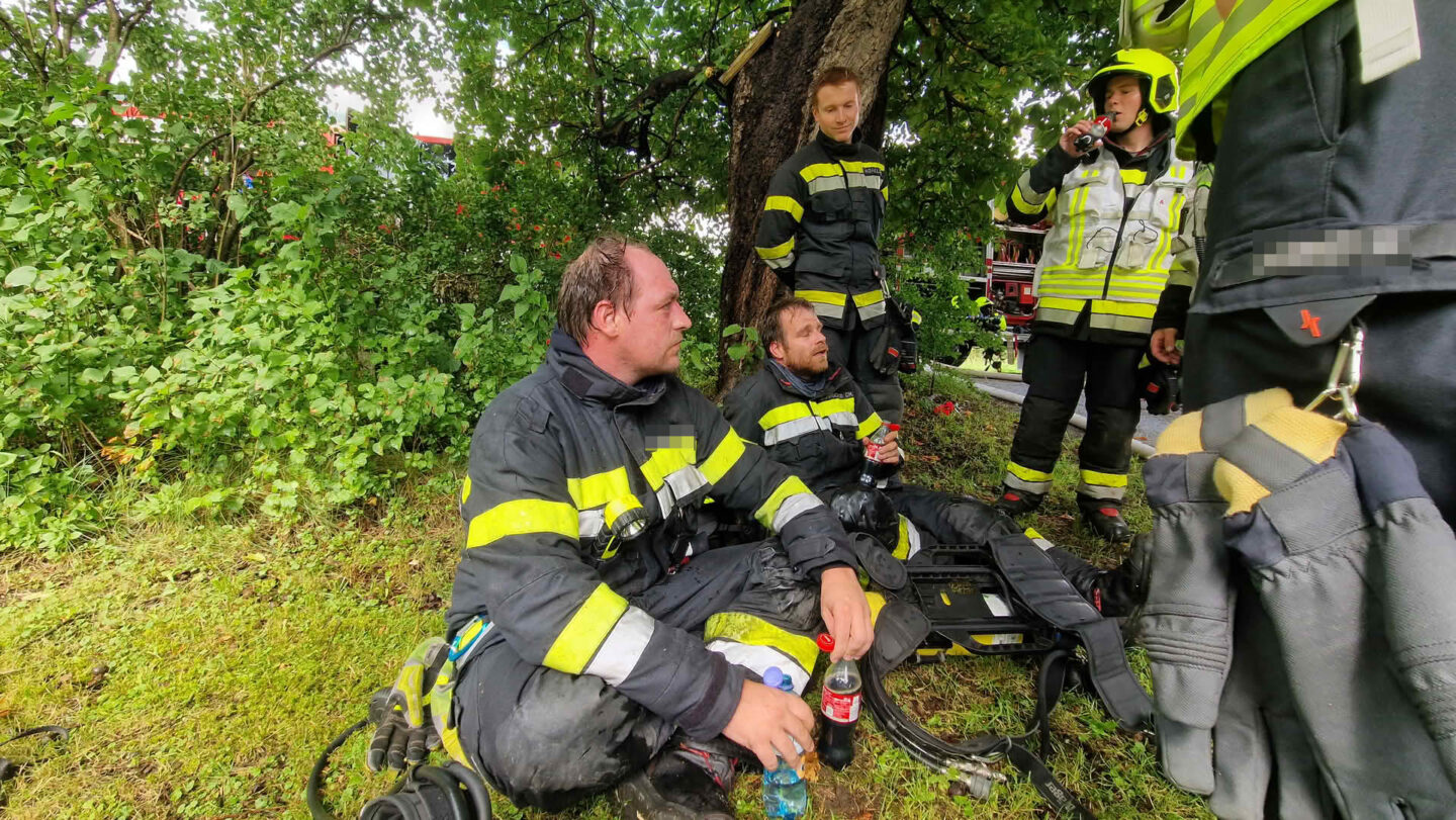 Nebengebäude stand in Vollbrand