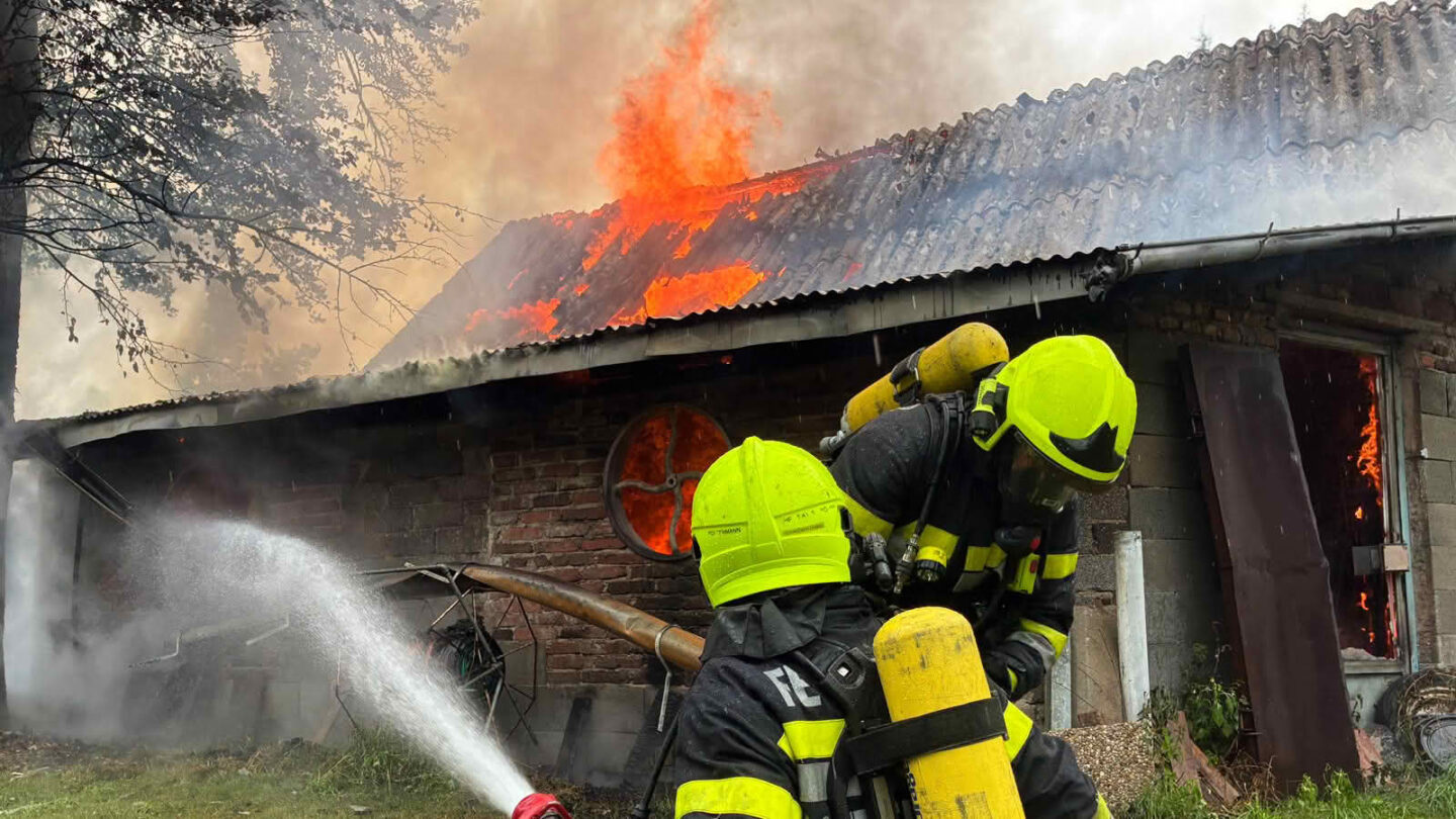 Nebengebäude stand in Vollbrand