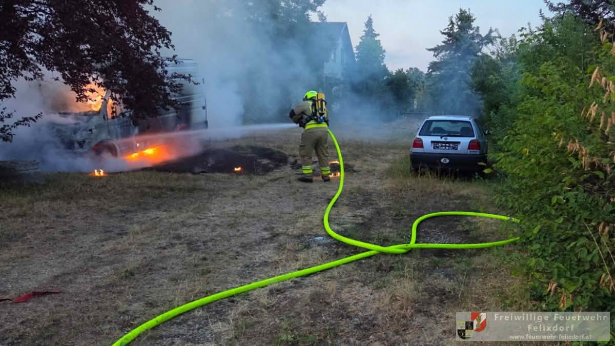 Fahrzeugbrand in der Nestroygasse