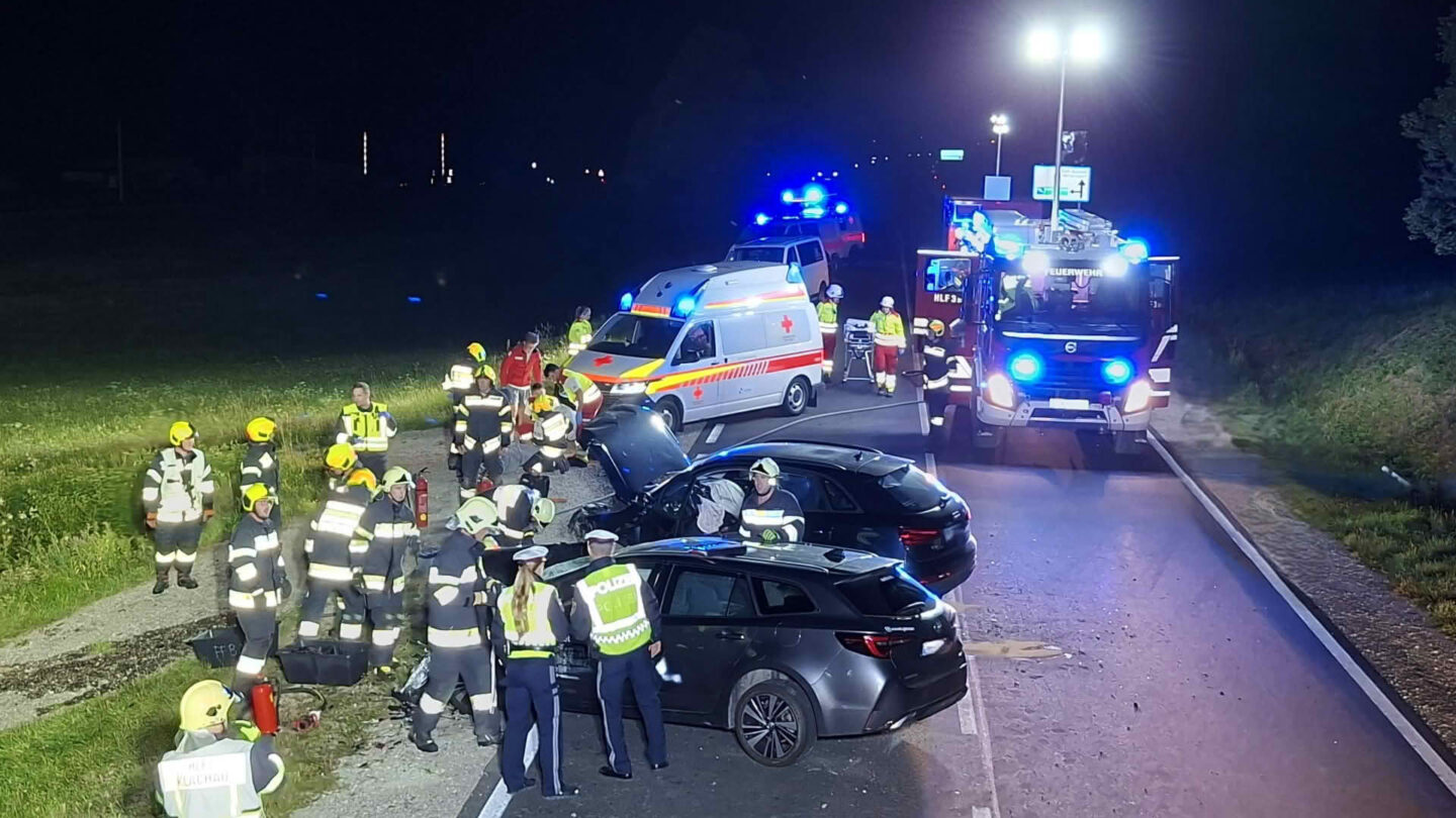 BFV Liezen: Schwerer Verkehrsunfall auf der B145 BFV Liezen: Schwerer Verkehrsunfall auf der B145