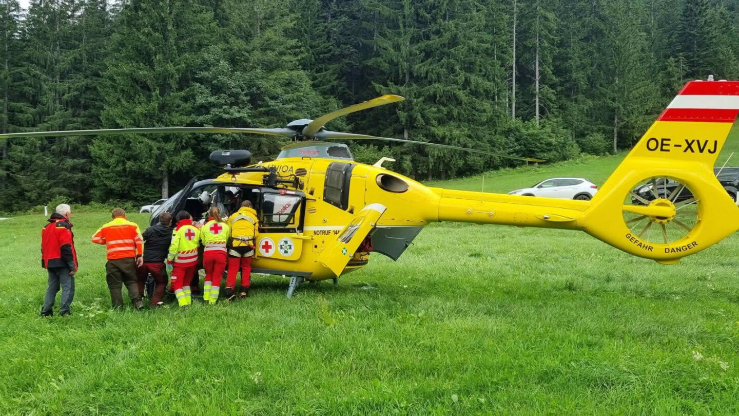 Forstunfall in schwer zugänglichen Gelände