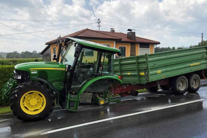 BFVDL: Losgelöster Traktorreifen verursacht Verkehrsunfall