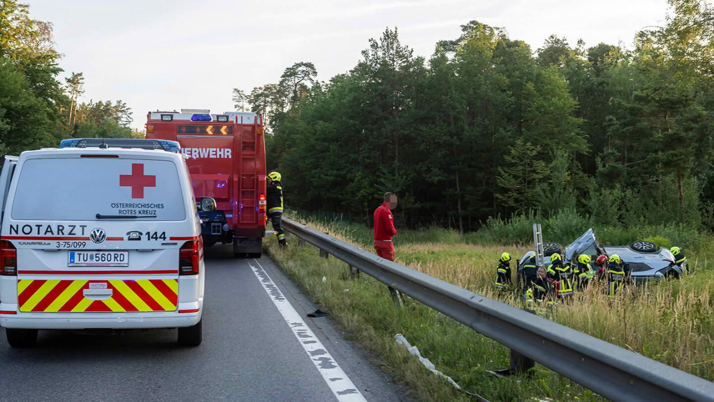 Fahrzeugüberschlag auf der B37