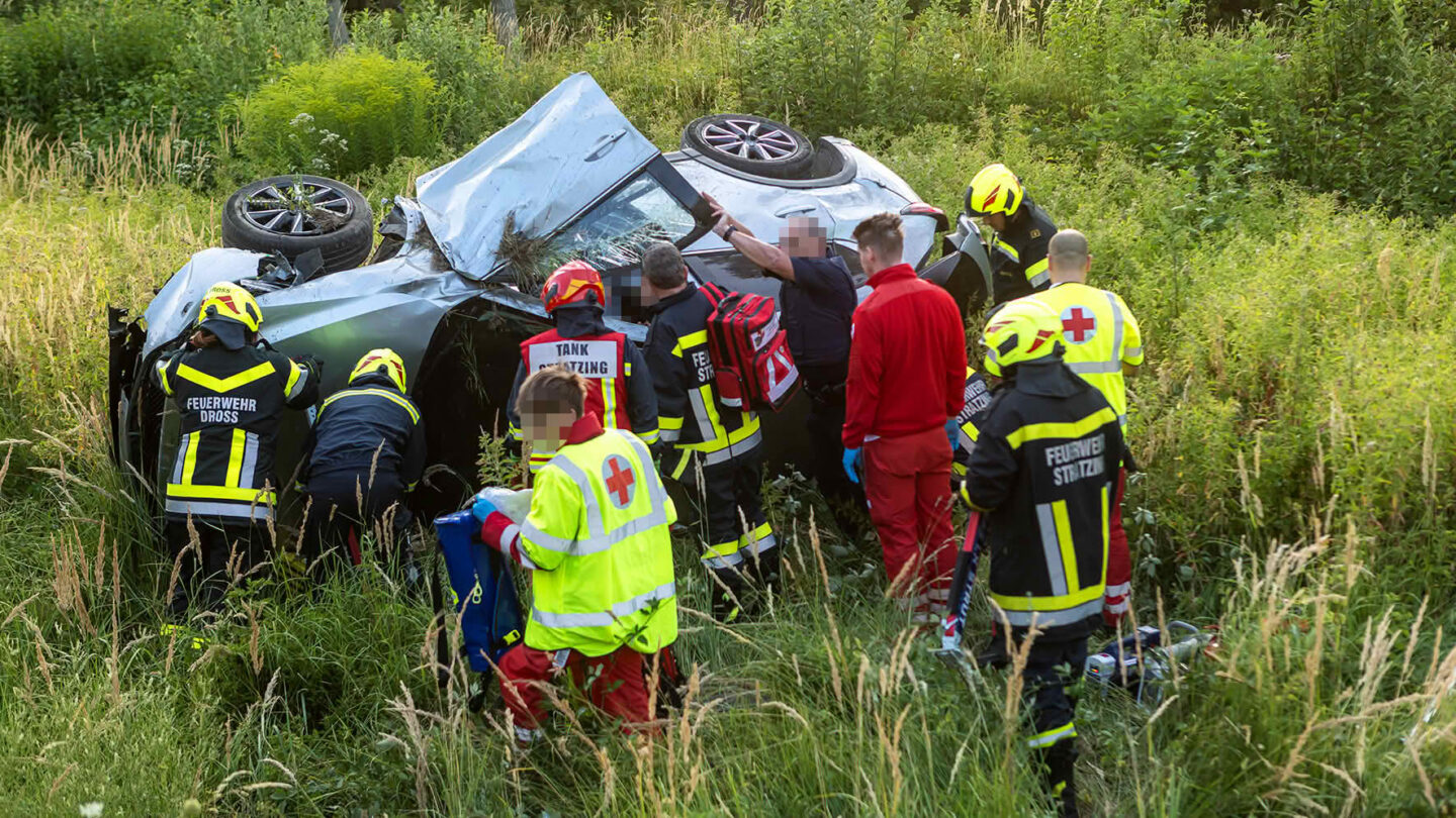 Fahrzeugüberschlag auf der B37