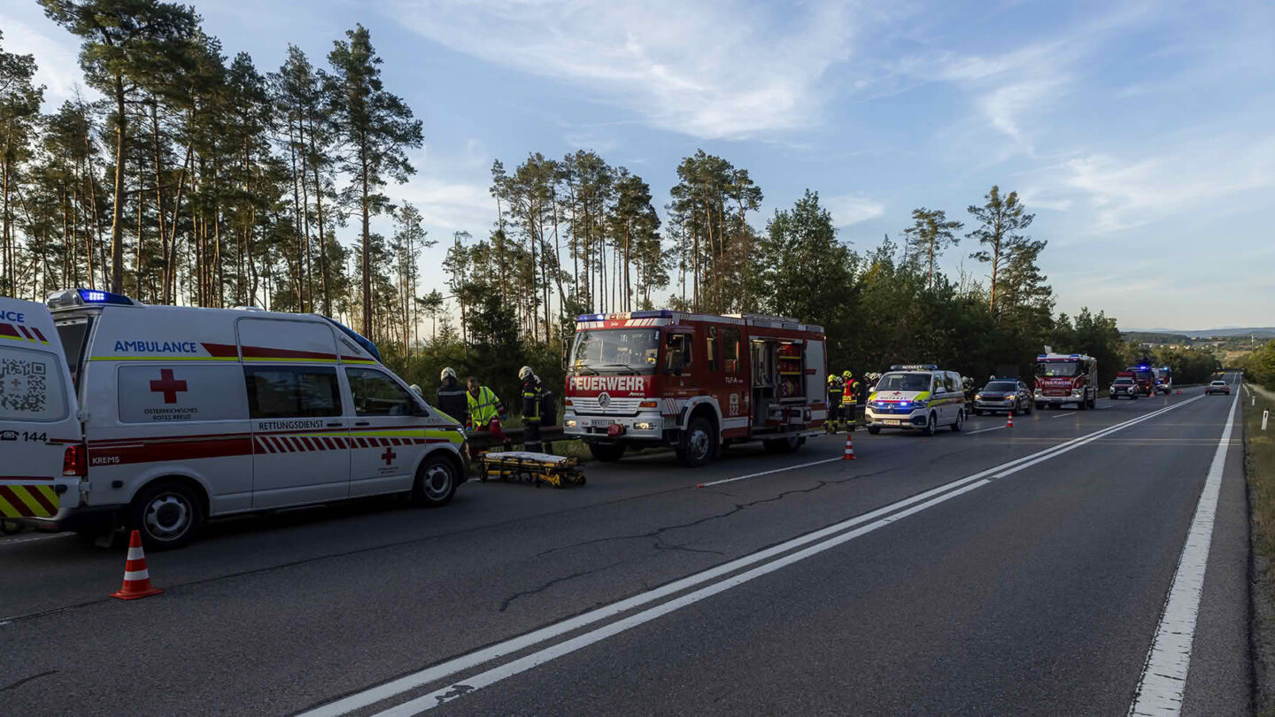 Fahrzeugüberschlag auf der B37