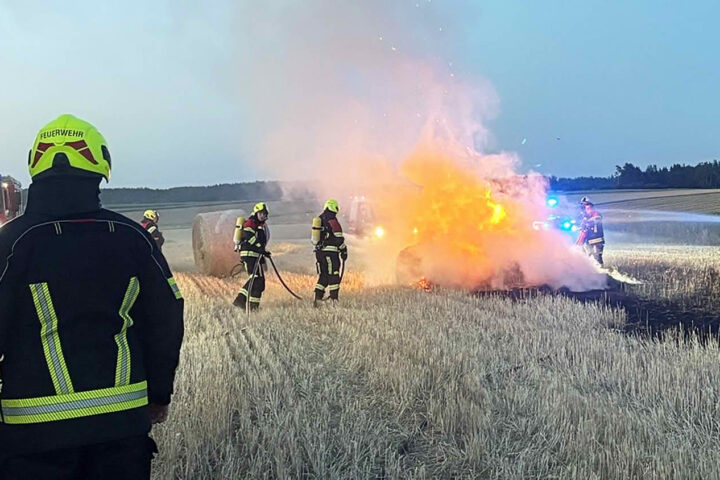 BFK Waidhofen/Thaya: Mehrere Brände forderten 18 Feuerwehren