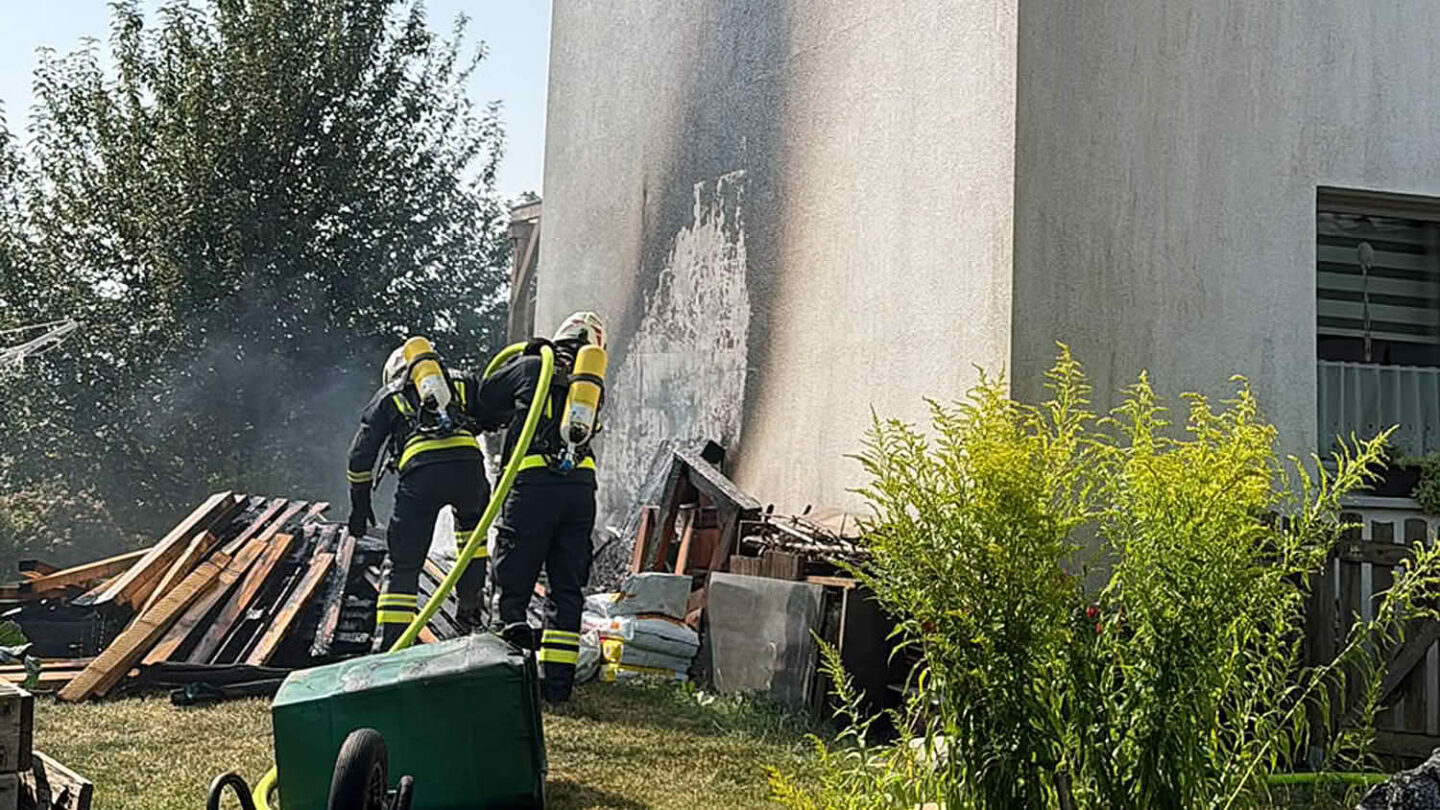 Mehrere BrÀnde forderten 18 Feuerwehren