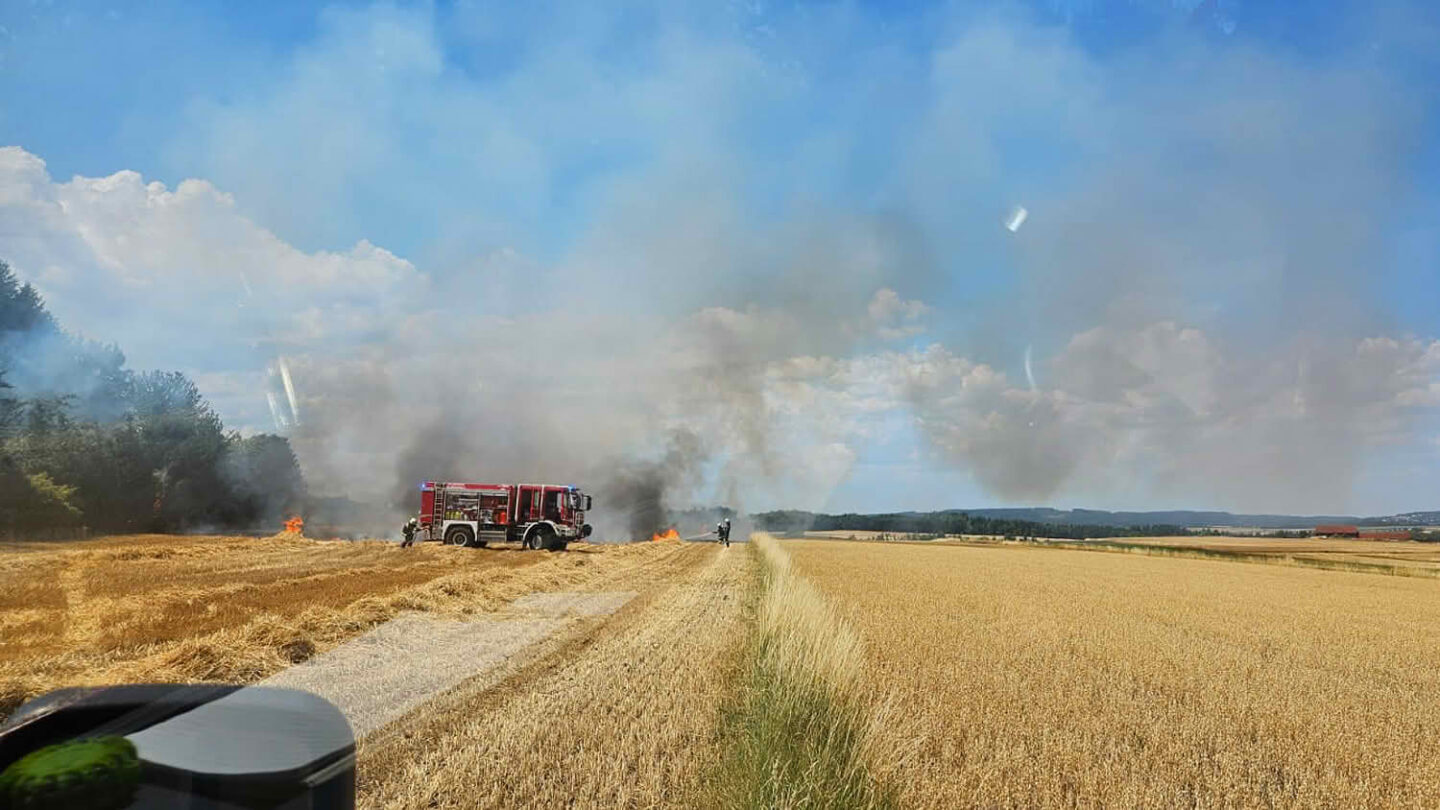 BFK Waidhofen/Thaya: Großeinsatz bei Bahndammbrand und größerer Stromausfall BFK Waidhofen/Thaya: Großeinsatz bei Bahndammbrand und größerer Stromausfall