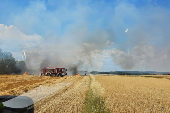 BFK Waidhofen/Thaya: Großeinsatz bei Bahndammbrand und größerer Stromausfall