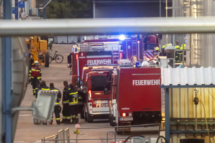 BFK Krems: Brand in Chemiebetrieb rasch unter Kontrolle