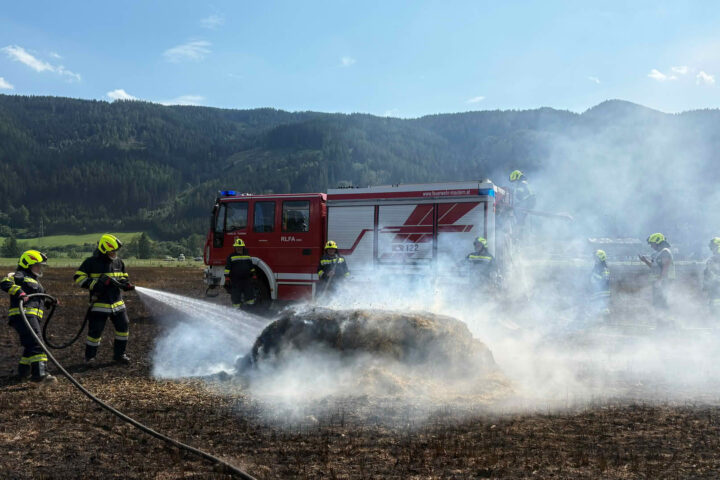 BFV Leoben: Abschnittsalarm nach ausgedehntem Ackerbrand in Mötschendorf