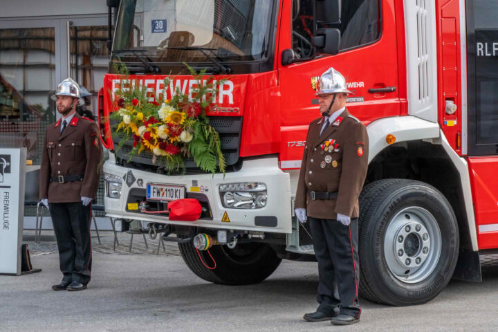 FF Hinterstoder: Zwei neue Fahrzeuge, ein großer Tag: Feldmesse und Fahrzeugsegnung