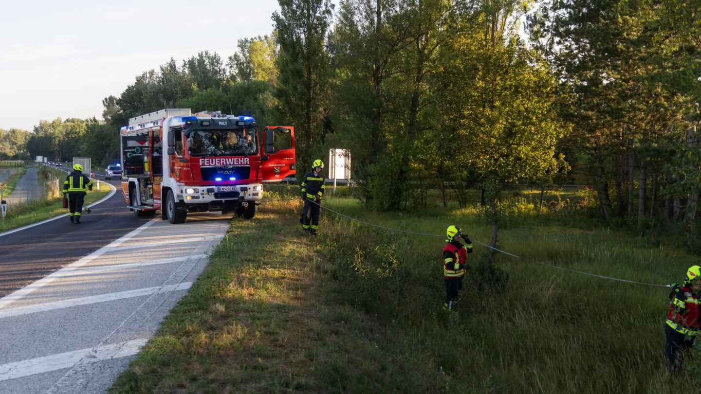Menschenrettung nach Verkehrsunfall bei Palt