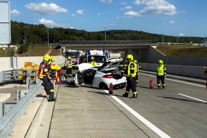 BFKDO Jennersdorf: Verkehrsunfall S7 mit schwerverletzter Person