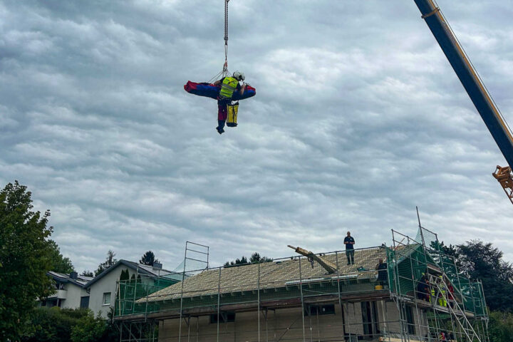 AFK Ottensheim: Personenrettung durch Höhenrettereinheit auf einer Baustelle AFK Ottensheim: Personenrettung durch Höhenrettereinheit auf einer Baustelle