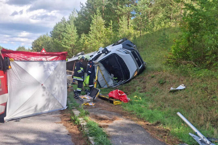 BFKDO Baden: Menschenrettung nach Fahrzeugüberschlag auf der B11