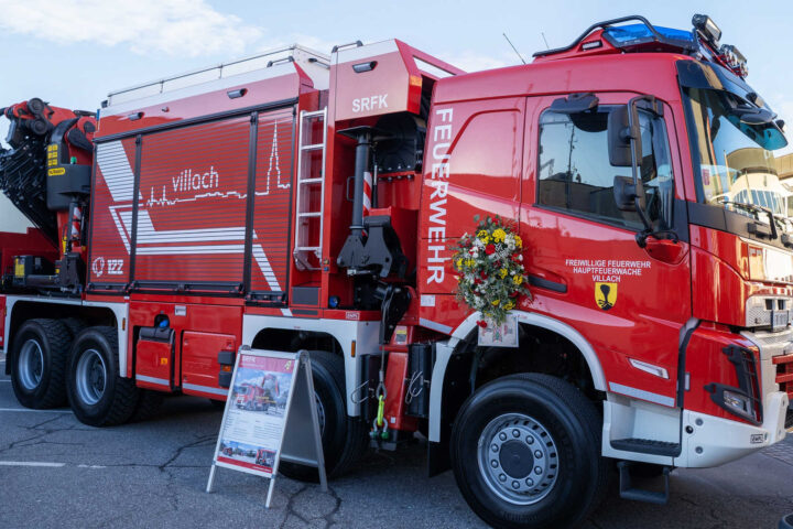 HFW Villach: Fahrzeugsegnung bei der Hauptfeuerwache HFW Villach: Fahrzeugsegnung bei der Hauptfeuerwache