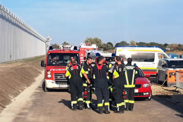 BFK Neusiedl am See: Salpetersäure-Austritt führt zu Großeinsatz im Seewinkel BFK Neusiedl am See: Salpetersäure-Austritt führt zu Großeinsatz im Seewinkel