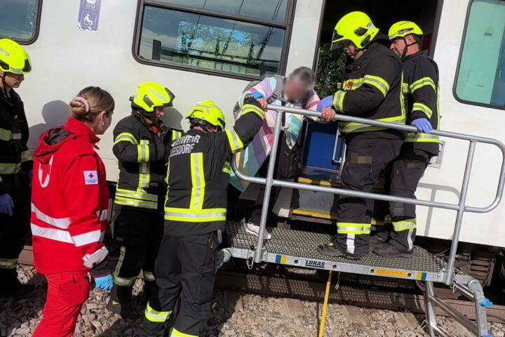 BFKDO Baden: Zug-Evakuierung auf der Südbahnstrecke